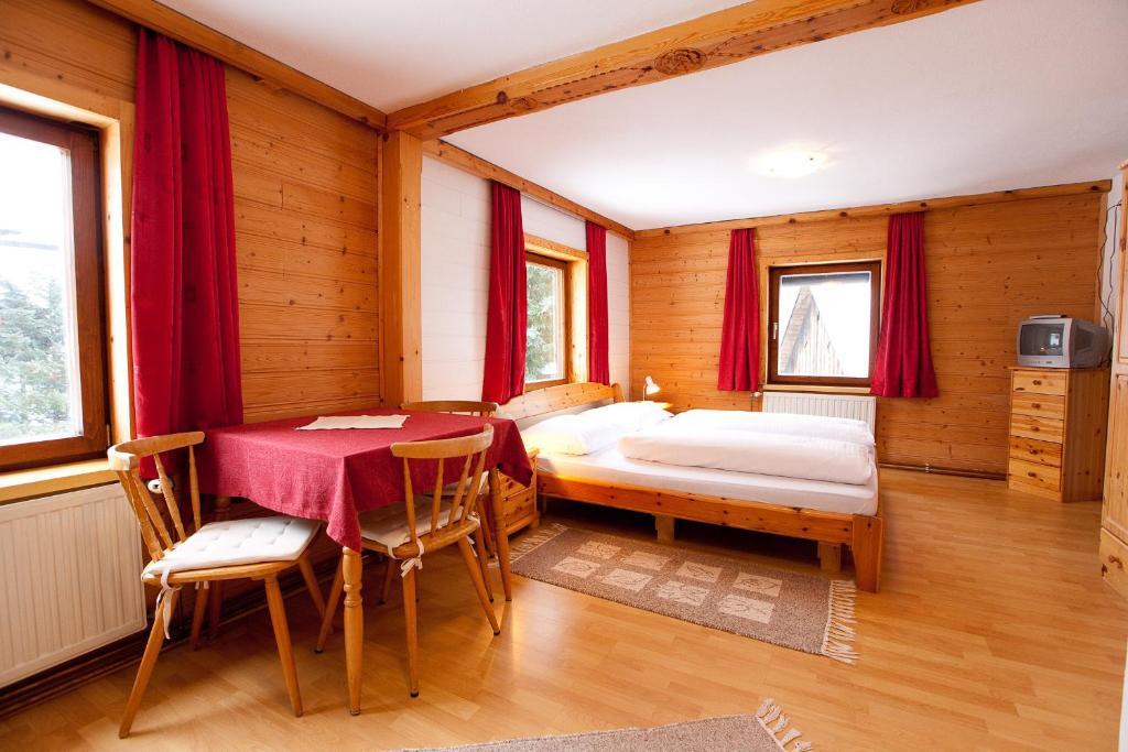 Gasthof - Pension Oedsteinblick Johnsbach Szoba fotó